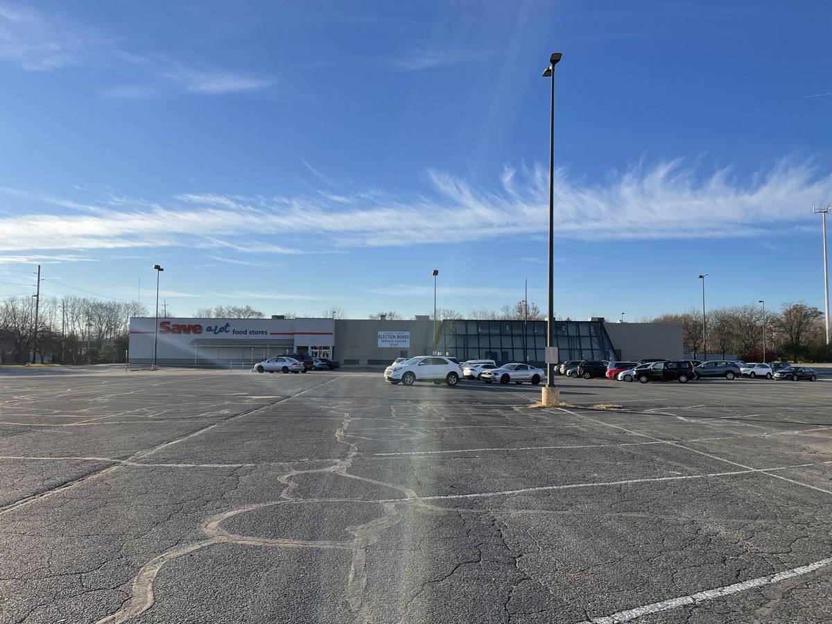 Sherman Commons storefronts and parking field